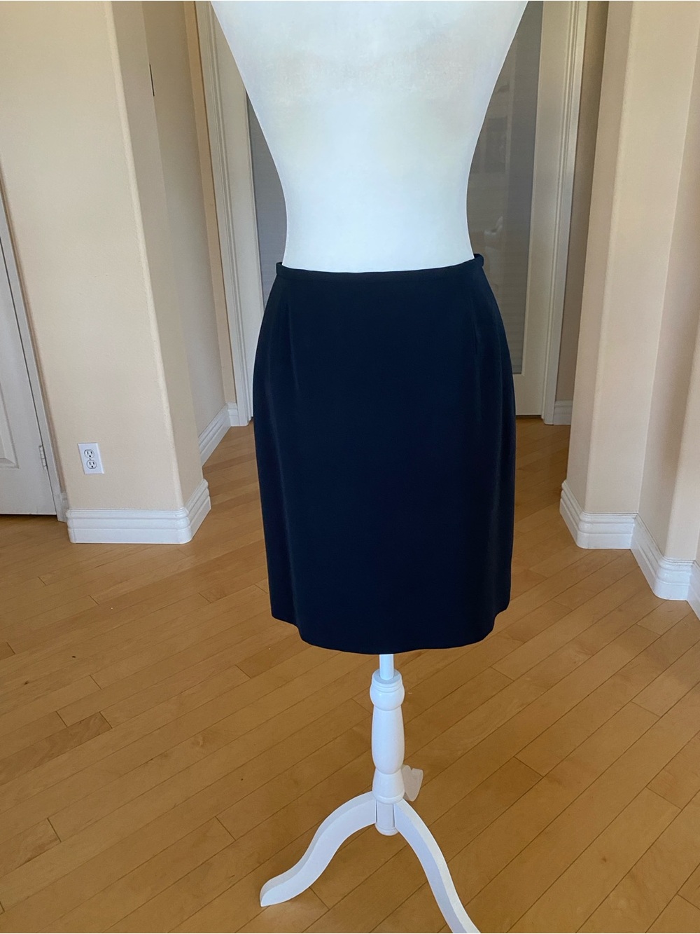 Kasper Navy Blue Classic Women's Blazer with Matching Skirt - Picture 8 of 10